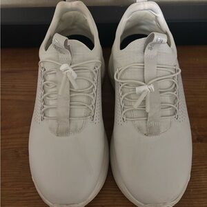 Clove White Nursing Shoes